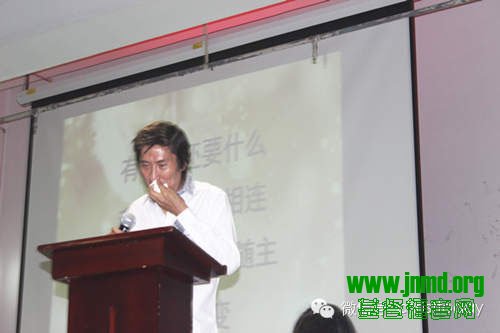 见证这段经历时，前江湖大佬洪汉义泣不成声。