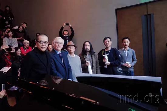 人是被光照的微尘——专访冯君蓝牧师