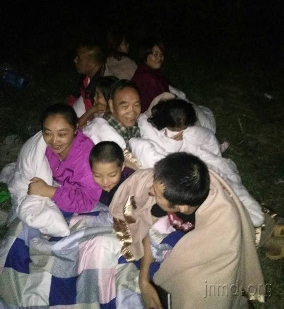 全家游九寨沟直面地震：我们活着回来了