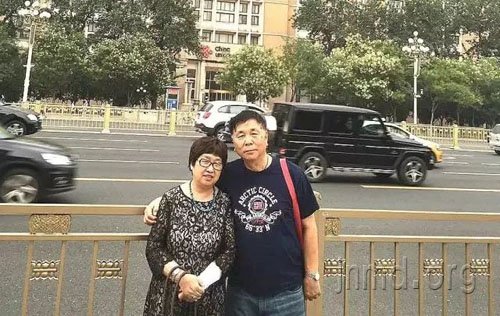 他们回到初次见面的北京电报大楼