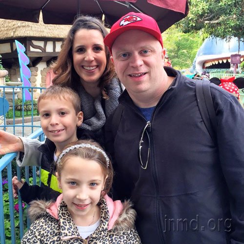 “父母都是同性恋，我却成为牧师”