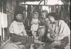 伊丽莎白带着女儿住在印第安部落里