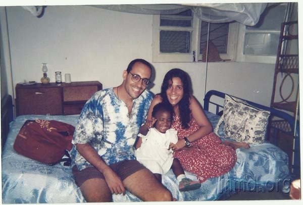 艾达夫妇抚养孤儿院的第一个孩子