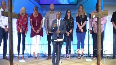 球星库里投资拍摄获奖纪录片：《以马内利》，恨不会赢