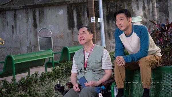 瘫在香港的昌荣和朋友阿辉