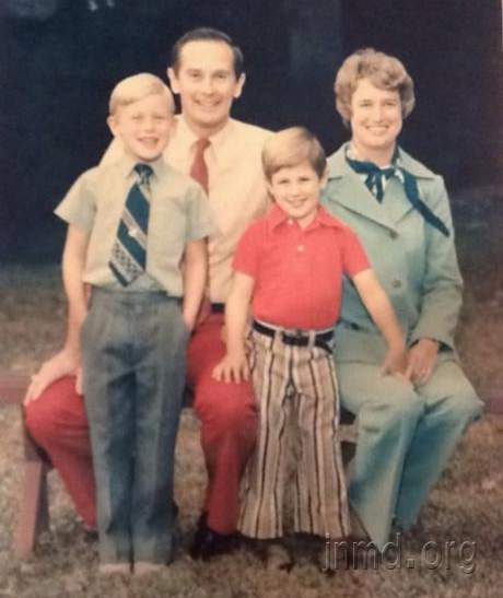 查理·杜克：我登月归来，妻子却要自杀