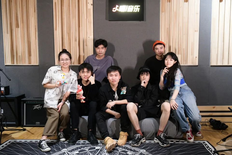 坚持就有奇迹！——专访国内平均年龄最小的音乐团队